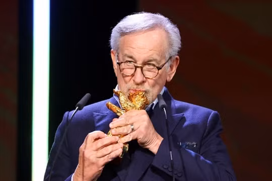 Đạo diễn Steven Spielberg nhận giải Gấu vàng danh dự tại Liên hoan phim Berlin