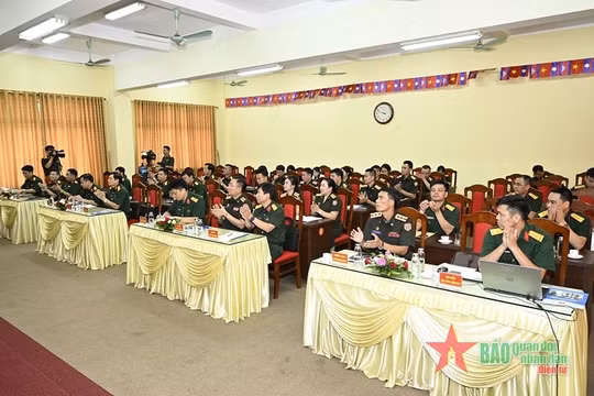 Báo Quân đội nhân dân tập huấn về nghiệp vụ báo chí cho cán bộ Báo Quân đội nhân dân Lào