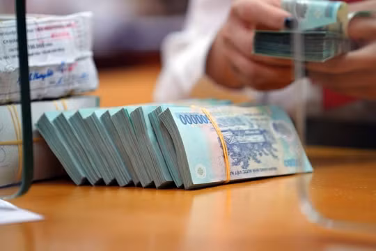 Lãi suất cao thứ hai trên thị trường giảm sốc từ 10,65% xuống 5,4%