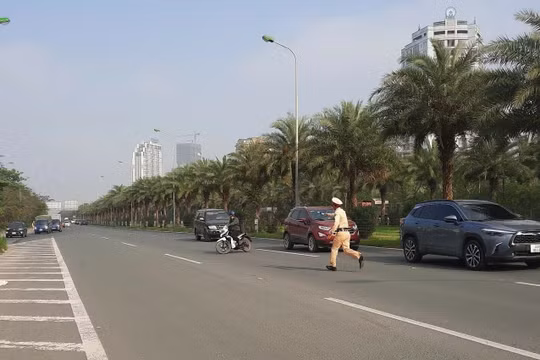 Đi xe đạp, xe máy vào đường cao tốc: Đừng đùa giỡn với tử thần!