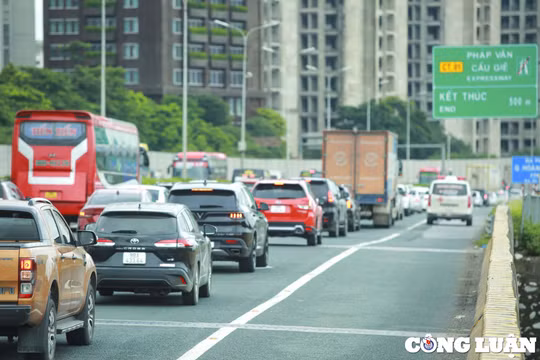 Ngày cuối cùng kỳ nghỉ lễ 2/9, giao thông cửa ngõ Hà Nội ùn ứ nhẹ