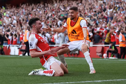 Arsenal đánh bại MU bằng 2 bàn thắng ở phút bù giờ