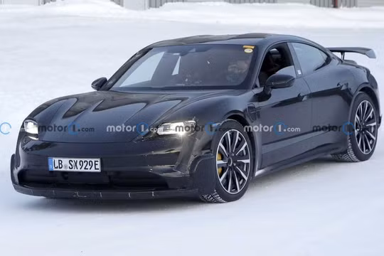 Porsche Taycan mạnh hơn 1.000 mã lực chuẩn bị ra mắt