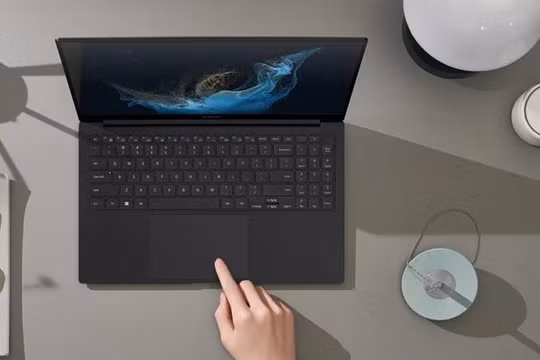 Cận cảnh chiếc laptop mới của Samsung