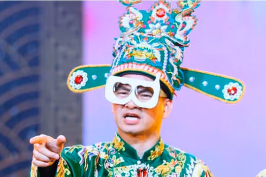 Nguyên Thứ trưởng Bộ Văn hóa nói gì về vụ Xuân Bắc viết status "Cái tát của mẹ"?