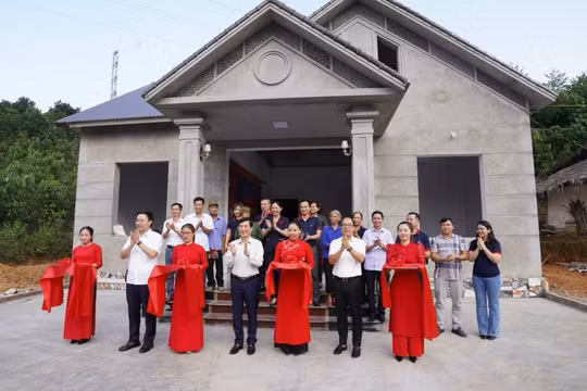Báo Tuổi trẻ Thủ đô hỗ trợ xây dựng nhà đại đoàn kết cho các hộ nghèo tỉnh Yên Bái