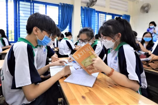 Thi tốt nghiệp THPT 2025: Lịch sử có thể trở thành môn thi không bắt buộc ?