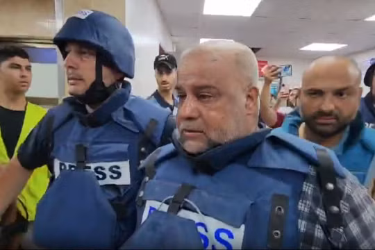 Phóng viên báo Al Jazeera mất 4 người thân trong cuộc không kích của Israel ở Gaza