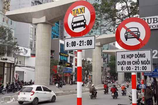 Hà Nội: Xem xét bỏ biến cấm taxi, xe hợp đồng tại một số tuyến phố