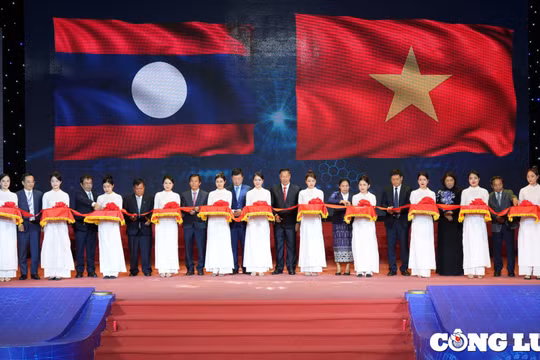 Khai mạc "Ngày hội thắm tình hữu nghị đặc biệt Việt Nam - Lào năm 2023"