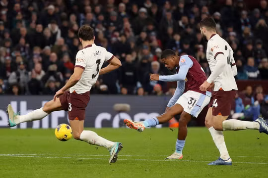 Thắng sít sao, Aston Villa đá văng Man City khỏi Top 3 giải Ngoại hạng Anh