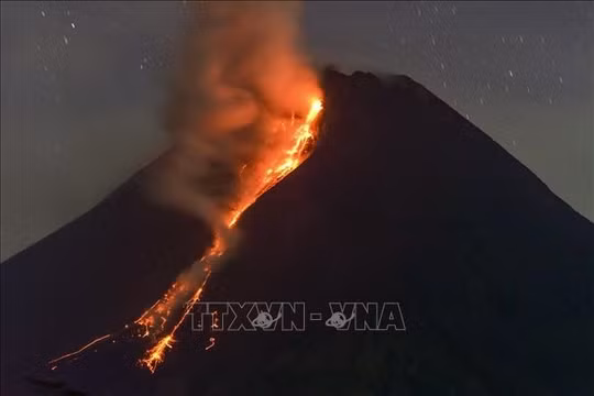 Merapi - ngọn núi lửa nguy hiểm bậc nhất và những cú “thức giấc” kinh hoàng