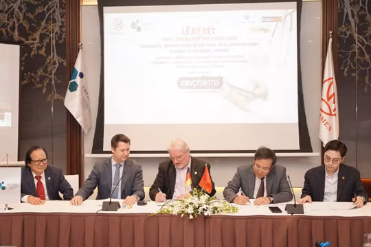Vimedimex, Cermed GmbH ký kết hợp tác ứng dụng trị liệu phóng xạ thụ thể peptide