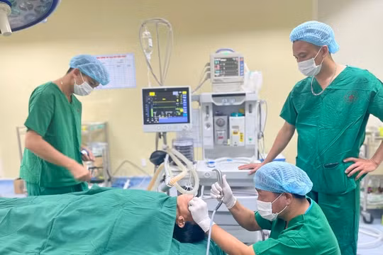 Kon Tum: Phát hiện con vắt dài 10cm sống trong khí quản nữ bệnh nhân U50
