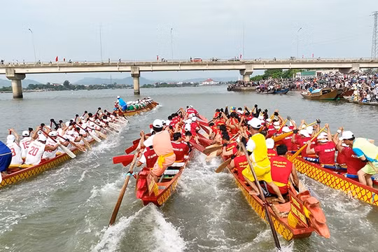 ‘Dậy sóng’ sông Gianh và Kiến Giang với giải đua thuyền mừng Quốc khánh