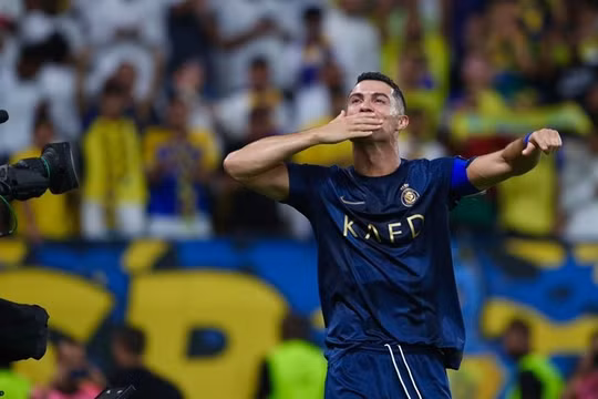 Ronaldo ghi bàn thắng 850 trong sự nghiệp