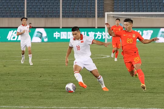 Tiến Linh nhận thẻ đỏ, đội tuyển Việt Nam thua 0-2 trước Trung Quốc