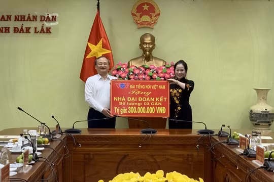 Đài Tiếng nói Việt Nam trao tặng 3 căn nhà đại đoàn kết tại tỉnh Đắk Lắk