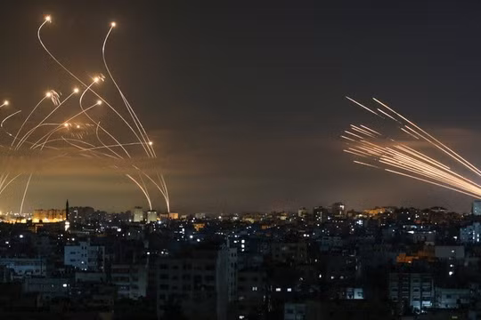 Hệ thống đánh chặn tên lửa Vòm Sắt của Israel hoạt động như thế nào?