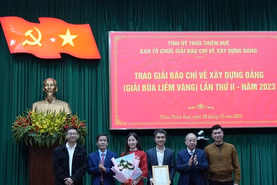 Thừa Thiên Huế trao Giải Báo chí Búa liềm vàng lần thứ II năm 2023