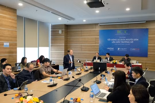 CLB Nhà báo Công nghệ thông tin tổ chức tọa đàm về tắt sóng 2G, đưa người dân lên môi trường số