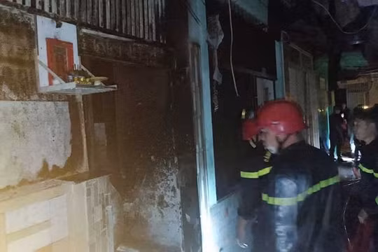 TP HCM: Cháy nhà trong hẻm ở quận 4, bé gái 8 tuổi tử vong