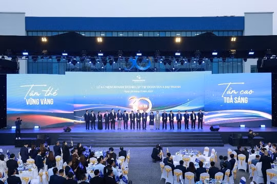 Đại tiệc âm thanh và ánh sáng trong Lễ kỷ niệm 30 năm thành lập Tập đoàn Tân Á Đại Thành