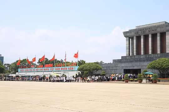 Hà Nội: Bố trí 9 điểm trông xe phục vụ người dân vào Lăng viếng Bác