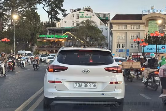 Phú Yên: Dùng băng dính ‘hô biến’ biển số, tài xế bị xử phạt 5 triệu đồng