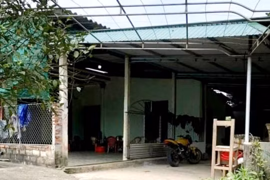 Khởi tố bố đẻ cầm dao chém con trai tử vong