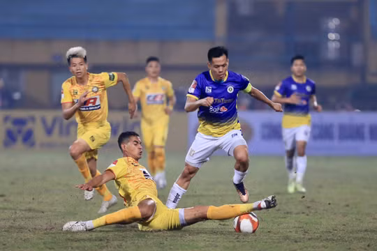 Văn Quyết tịt ngòi, Hà Nội FC chia điểm với Thanh Hóa