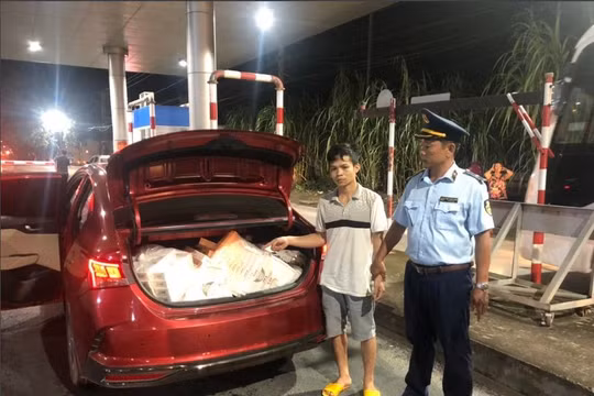 Vận chuyển 9.999 bao thuốc lá nhập lậu, một đối tượng bị khởi tố hình sự