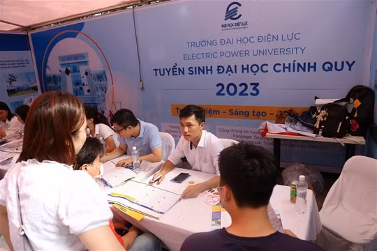 Trường Đại học Điện lực đồng hành cùng thí sinh chọn nguyện vọng xét tuyển