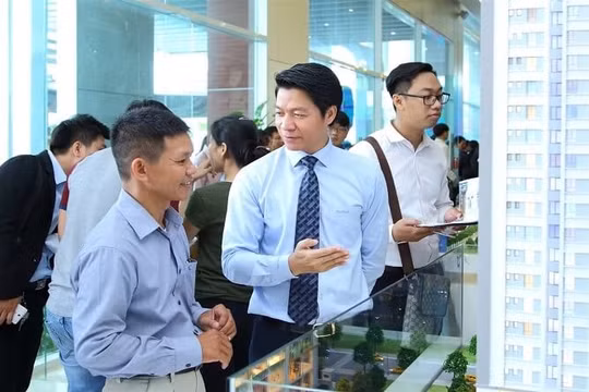 Tranh luận gay gắt việc giao dịch bất động sản phải qua sàn