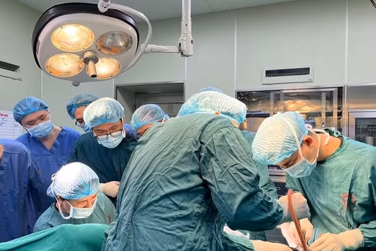 Kỳ lạ: Cô gái 22 tuổi vẫn chưa dậy thì