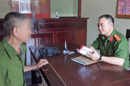 Cụ ông suýt chuyển 3 sổ tiết kiệm cho “công an trên mạng” sau cuộc gọi bất thường