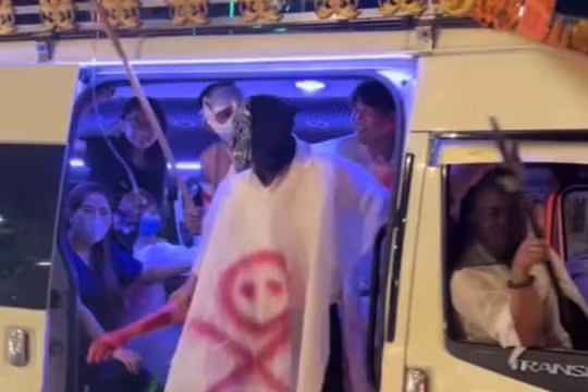 Xử phạt tài xế lái xe tang chở 'ma' diễu phố đêm Halloween