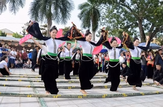 Phục hồi, bảo tồn, phát huy văn hóa phi vật thể các dân tộc thiểu số: Việc cấp bách...