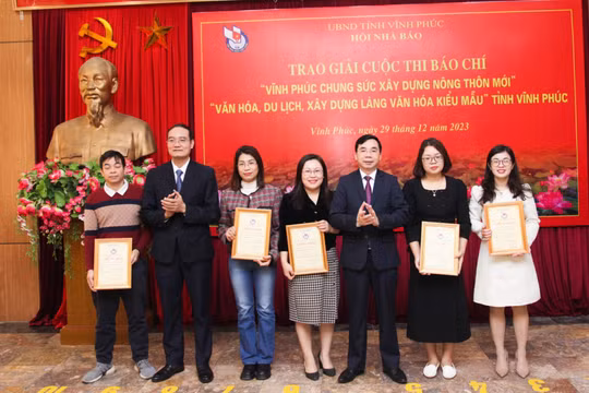 Vĩnh Phúc trao giải cuộc thi viết về xây dựng nông thôn mới và làng văn hóa kiểu mẫu