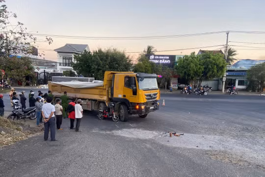 Kon Tum: Va chạm với xe tải, bé gái 12 tuổi bị cuốn vào gầm tử vong tại chỗ