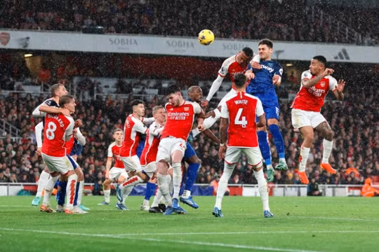 Thua 0-2 West Ham, Arsenal mất luôn ngôi đầu bảng Ngoại hạng Anh
