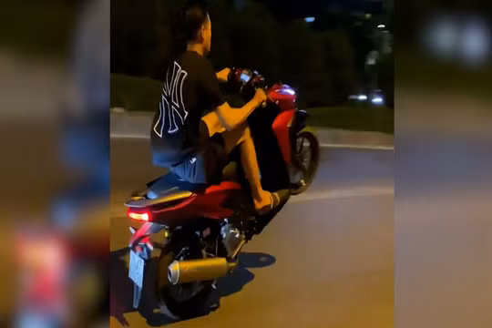 Bốc đầu xe máy rồi đăng lên mạng, nam thanh niên bị xử phạt