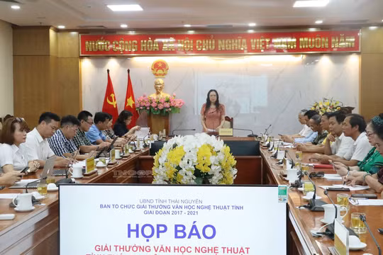 Chi hơn 2 tỉ đồng tiền thưởng cho giải thưởng văn học nghệ thuật
