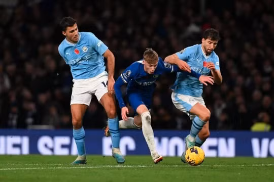 Chelsea hòa siêu kịch tính với Man City ở vòng 12 Ngoại hạng Anh