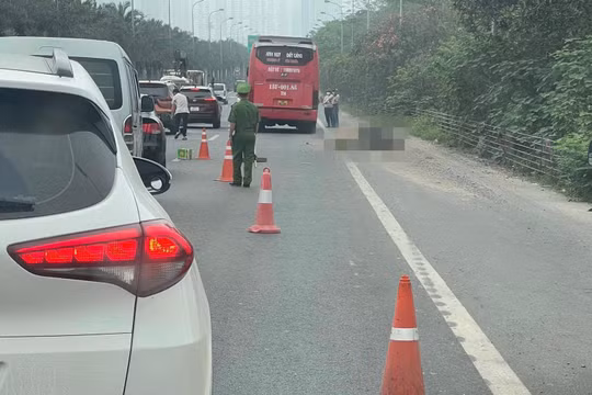 Va chạm với xe khách, cô gái trẻ điều khiển xe máy tử vong