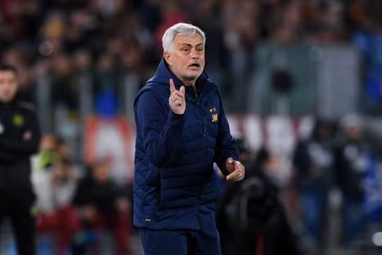 PSG bí mật đàm phán với Jose Mourinho