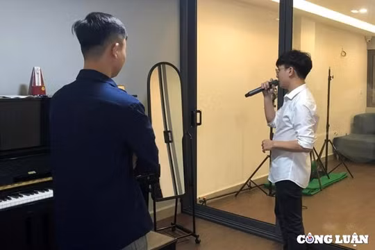 Bỏ ra tiền triệu, nhiều người đua nhau đi học hát karaoke