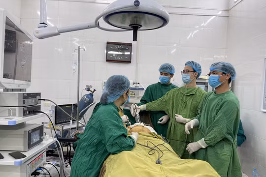 Lào Cai: Đoàn 23 bác sỹ của Bệnh viện Đại học y Hà Nội tới làm việc tại các bệnh viện tuyến huyện
