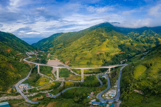 Lào Cai: Đưa cầu Móng Sến có trụ cầu cạn cao nhất Việt Nam vào chạy thử