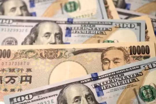 Sau thời gian dài “kèo dưới”, USD “chợ đen” đã vượt qua USD ngân hàng